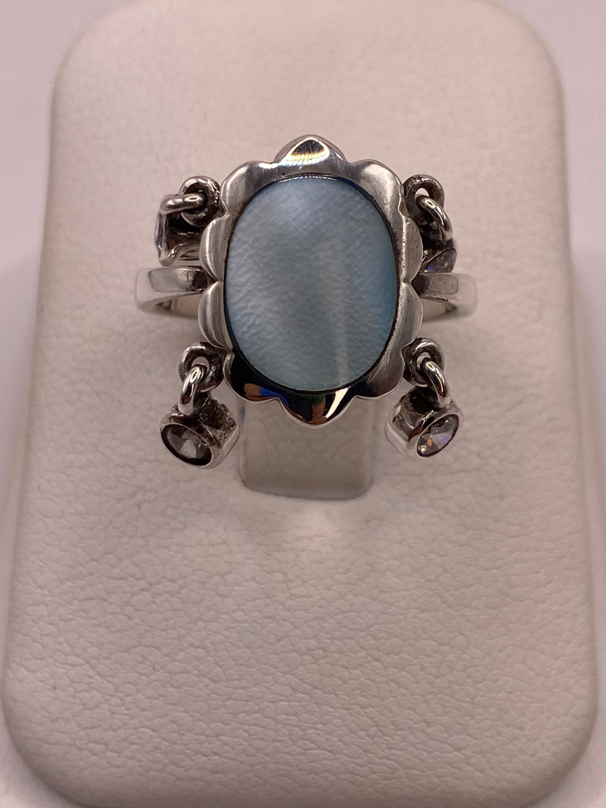 Anillo Artesanal de Plata Ley 925 con Nácar Natural, vista de detalle