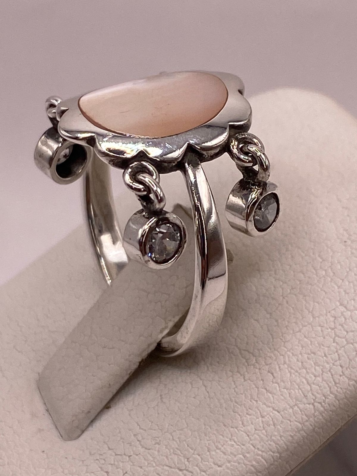 Anillo Artesanal de Plata Ley 925 con Nácar Natural, vista superior