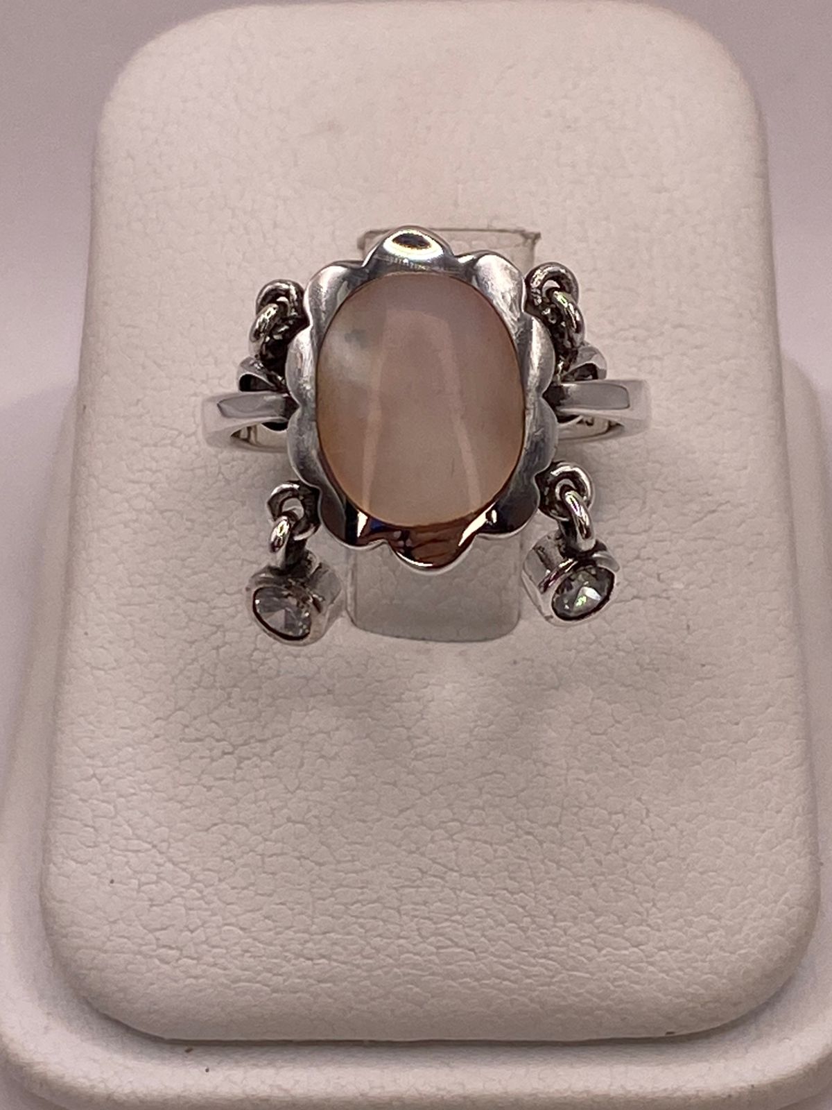 Anillo Artesanal de Plata Ley 925 con Nácar Natural, vista frontal