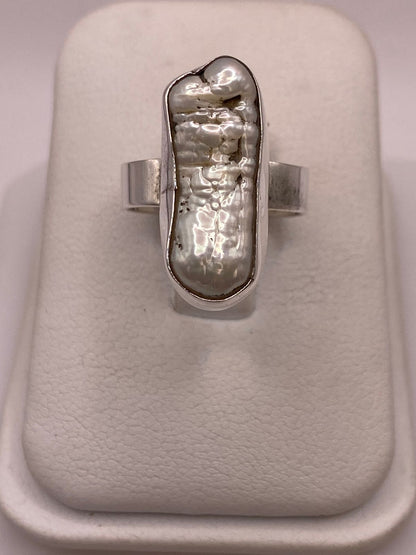 Anillo Artesanal de Plata Ley 925 con Nácar Natural en báscula mostrando peso