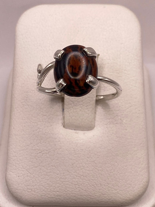 Anillo Artesanal de Plata Ley 925 con Obsidiana Caoba Natural — ángulo diagonal