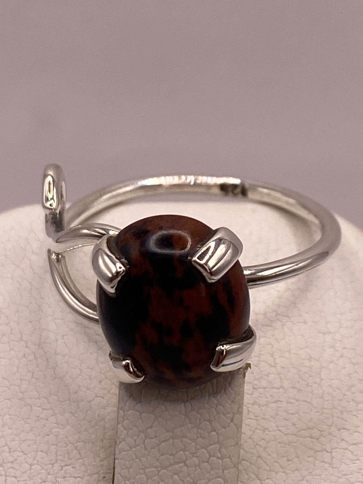 Anillo Artesanal de Plata Ley 925 con Obsidiana Caoba Natural, sello de autenticidad Plata Ley .925