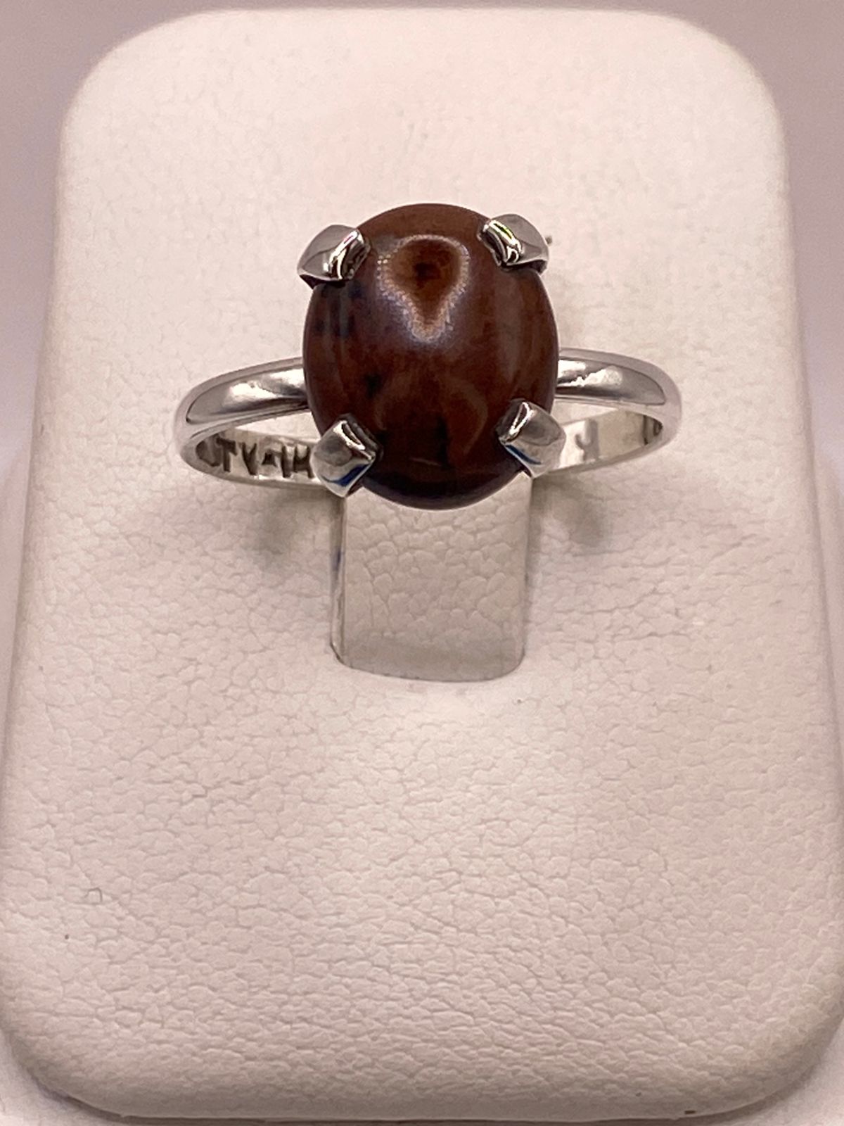 Anillo Artesanal de Plata Ley 925 con Obsidiana Caoba Natural, vista frontal