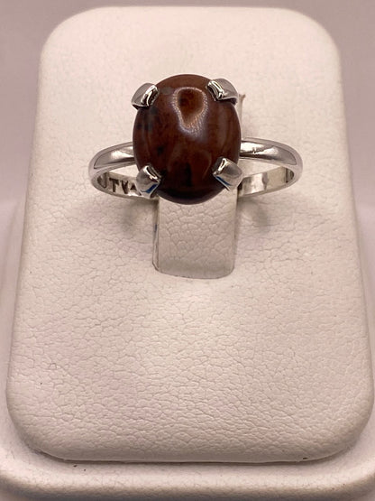 Anillo Artesanal de Plata Ley 925 con Obsidiana Caoba Natural — ángulo diagonal
