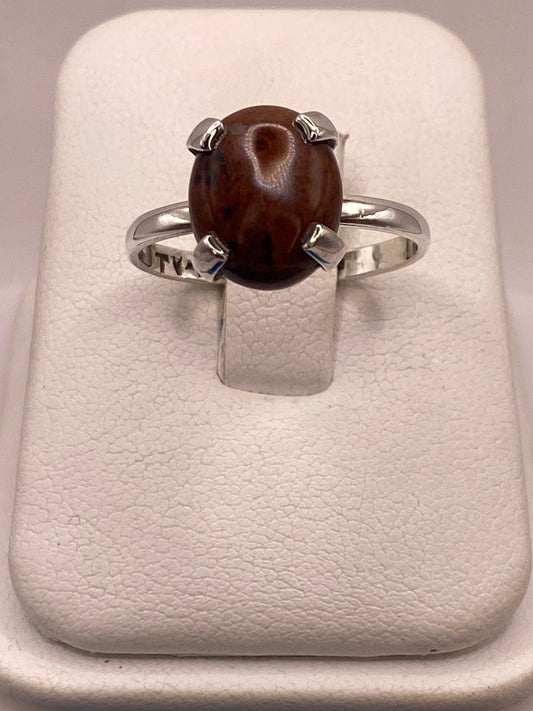 Anillo Artesanal de Plata Ley 925 con Obsidiana Caoba Natural — ángulo diagonal