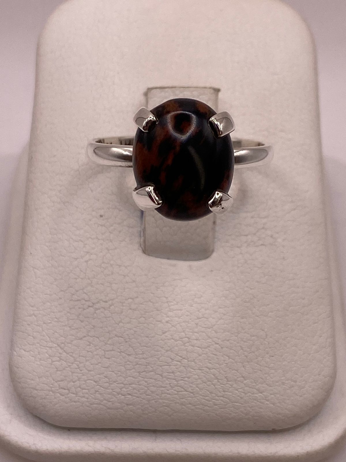 Anillo Artesanal de Plata Ley 925 con Ojo de Tigre Natural — ángulo diagonal