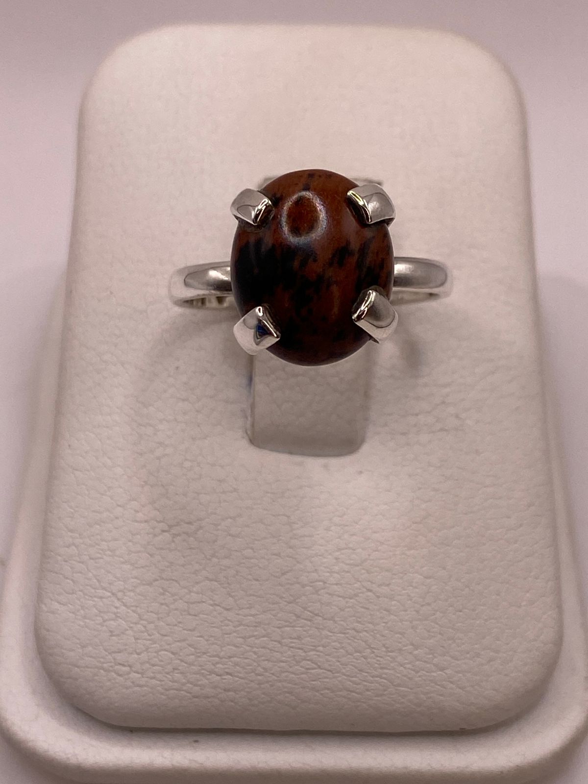 Anillo Artesanal de Plata Ley 925 con Ojo de Tigre Natural, vista de detalle
