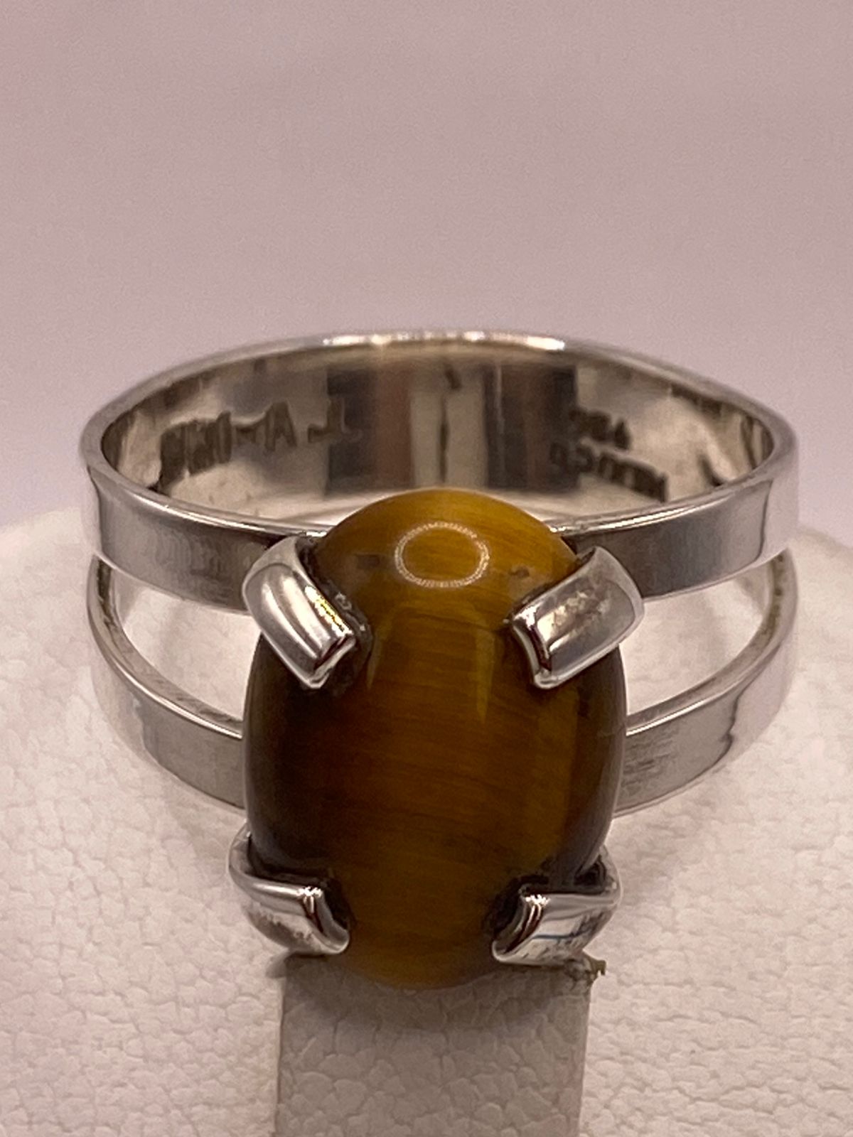 Anillo Artesanal de Plata Ley 925 con Ojo de Tigre Natural, sello de autenticidad Plata Ley .925