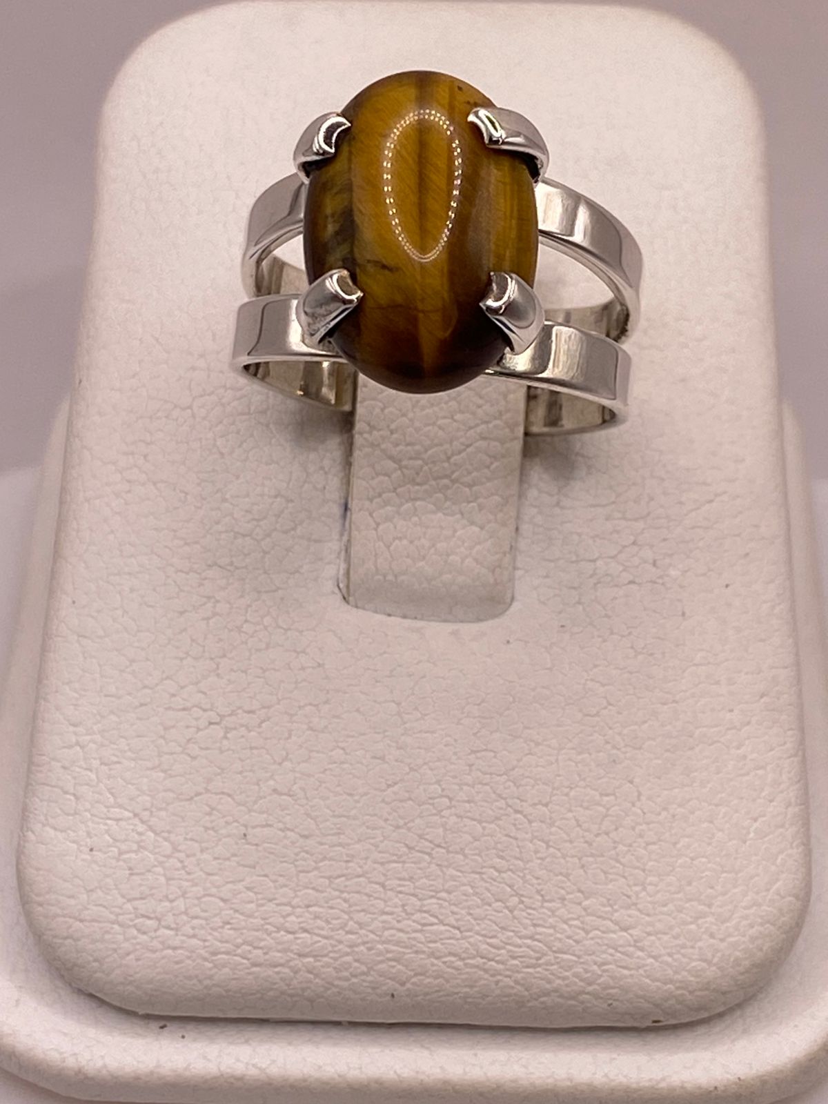 Anillo Artesanal de Plata Ley 925 con Ojo de Tigre Natural, vista frontal