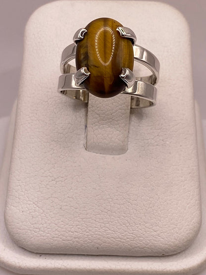 Anillo Artesanal de Plata Ley 925 con Ojo de Tigre Natural, vista frontal