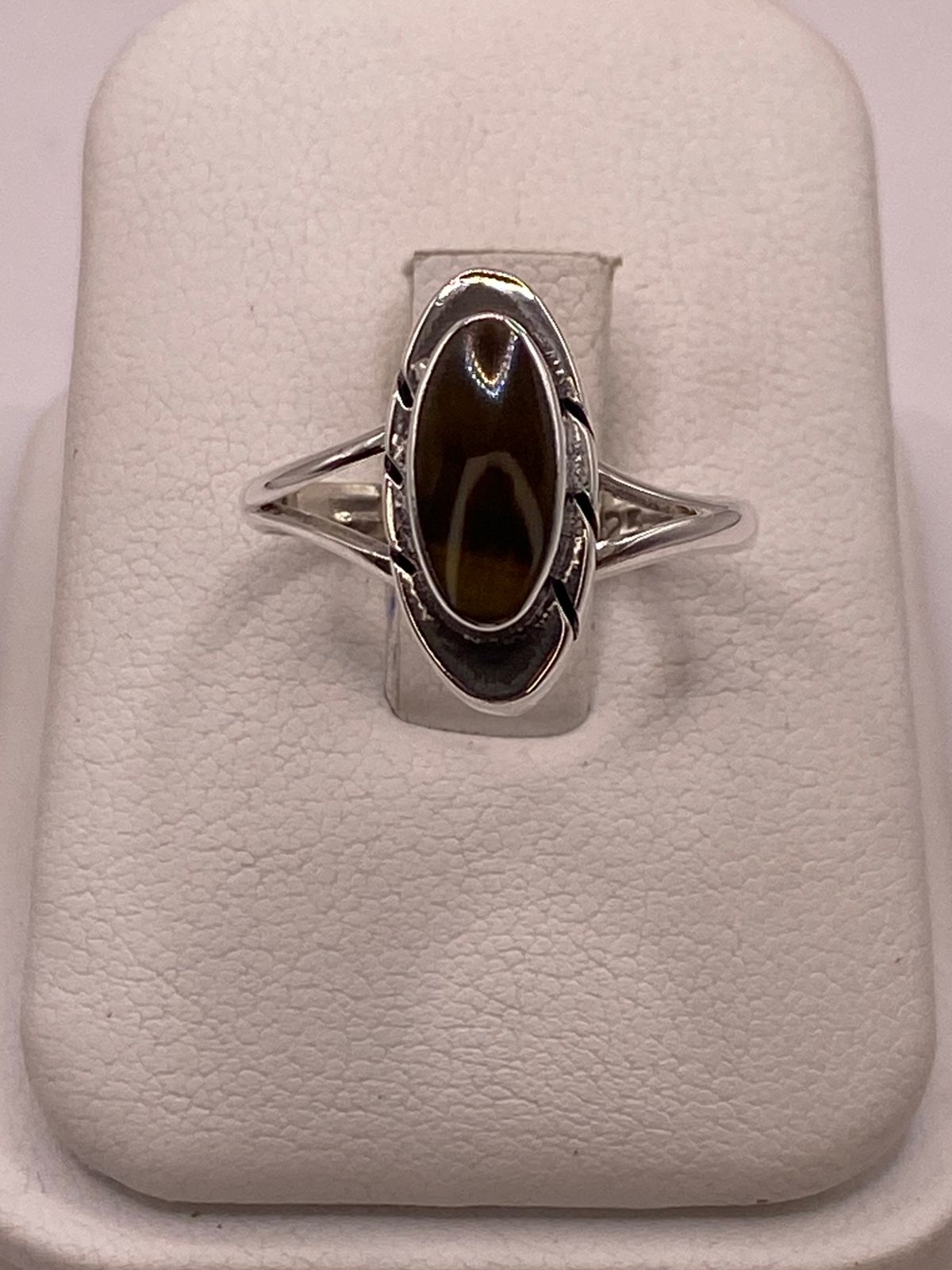 Anillo Artesanal de Plata Ley 925 con Ojo de Tigre Natural — vista lateral