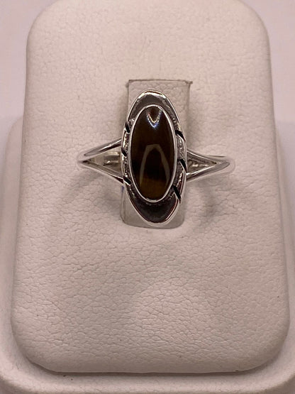 Anillo Artesanal de Plata Ley 925 con Ojo de Tigre Natural, vista frontal