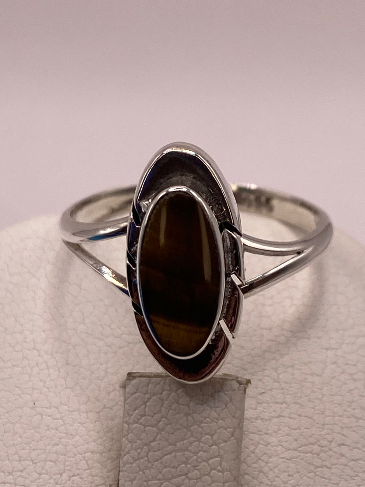 Anillo Artesanal de Plata Ley 925 con Ojo de Tigre Natural, sello de autenticidad Plata Ley .925