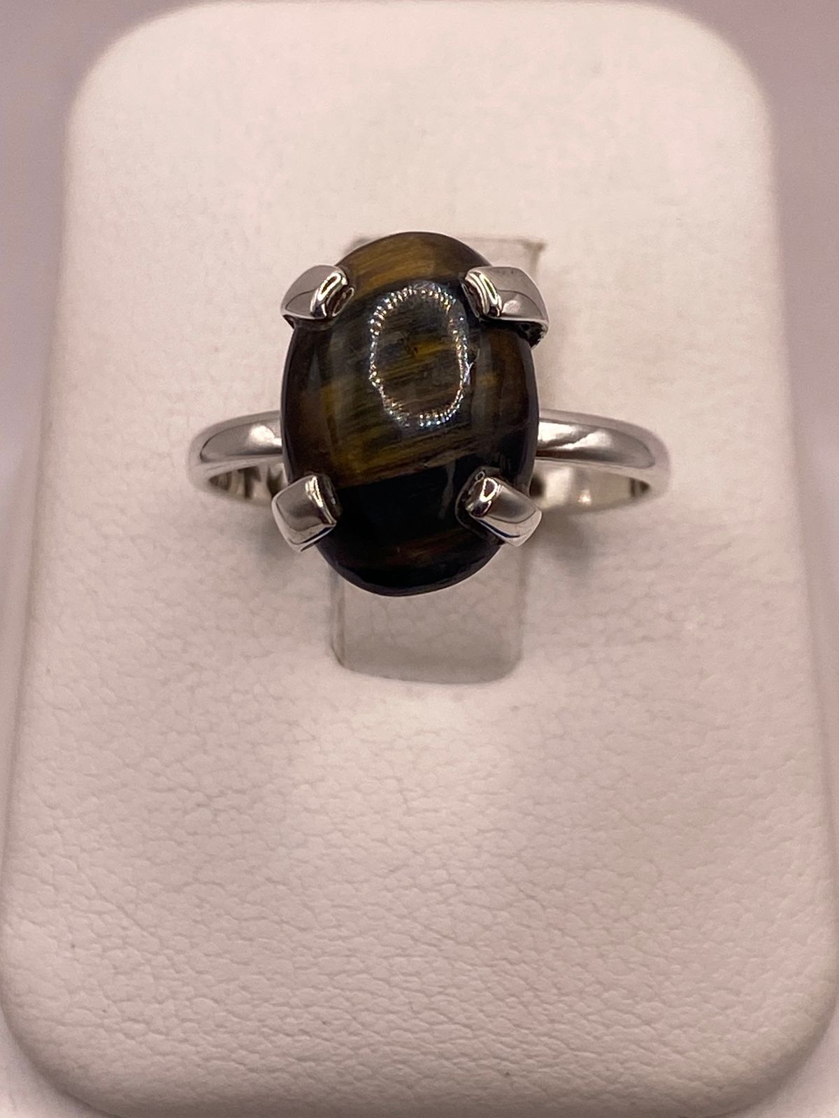 Anillo Artesanal de Plata Ley 925 con Ojo de Tigre Natural, vista frontal