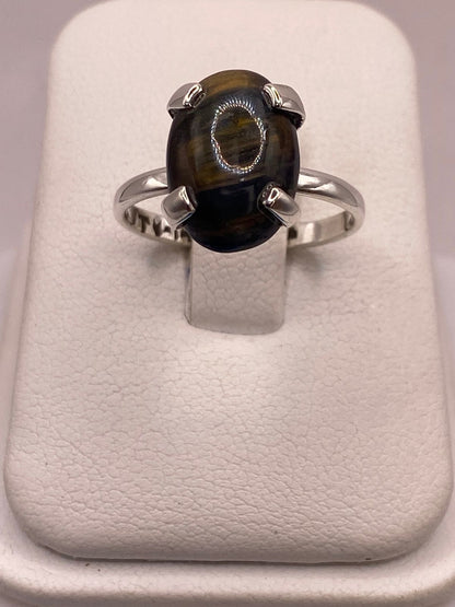 Anillo Artesanal de Plata Ley 925 con Ojo de Tigre Natural, vista de detalle