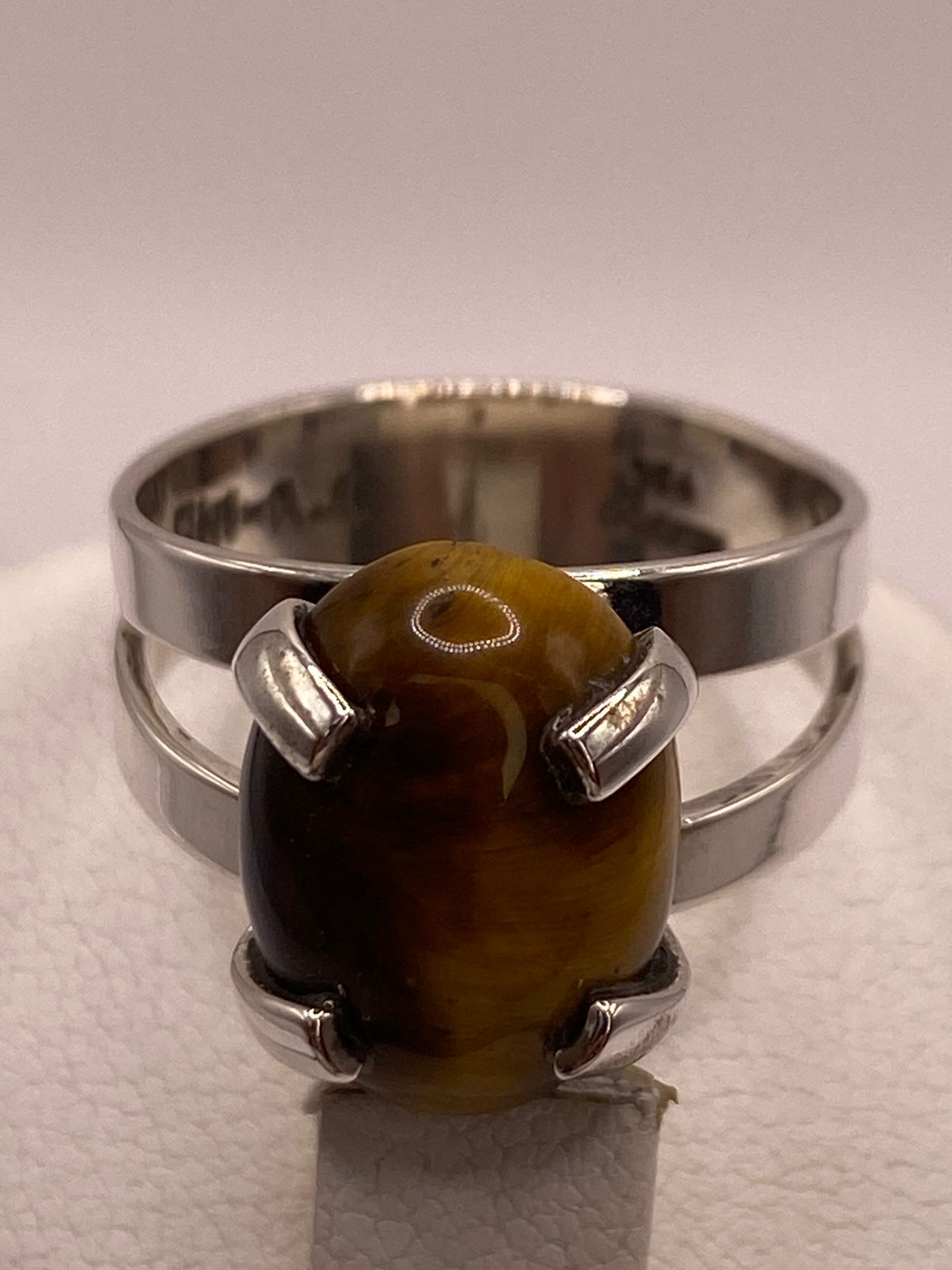 Anillo Artesanal de Plata Ley 925 con Ojo de Tigre Natural, sello de autenticidad Plata Ley .925