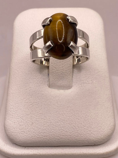 Anillo Artesanal de Plata Ley 925 con Ojo de Tigre Natural, vista lateral