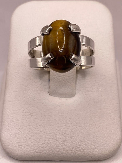 Anillo Artesanal de Plata Ley 925 con Ojo de Tigre Natural, vista frontal