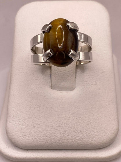 Anillo Artesanal de Plata Ley 925 con Ojo de Tigre Natural en báscula mostrando peso