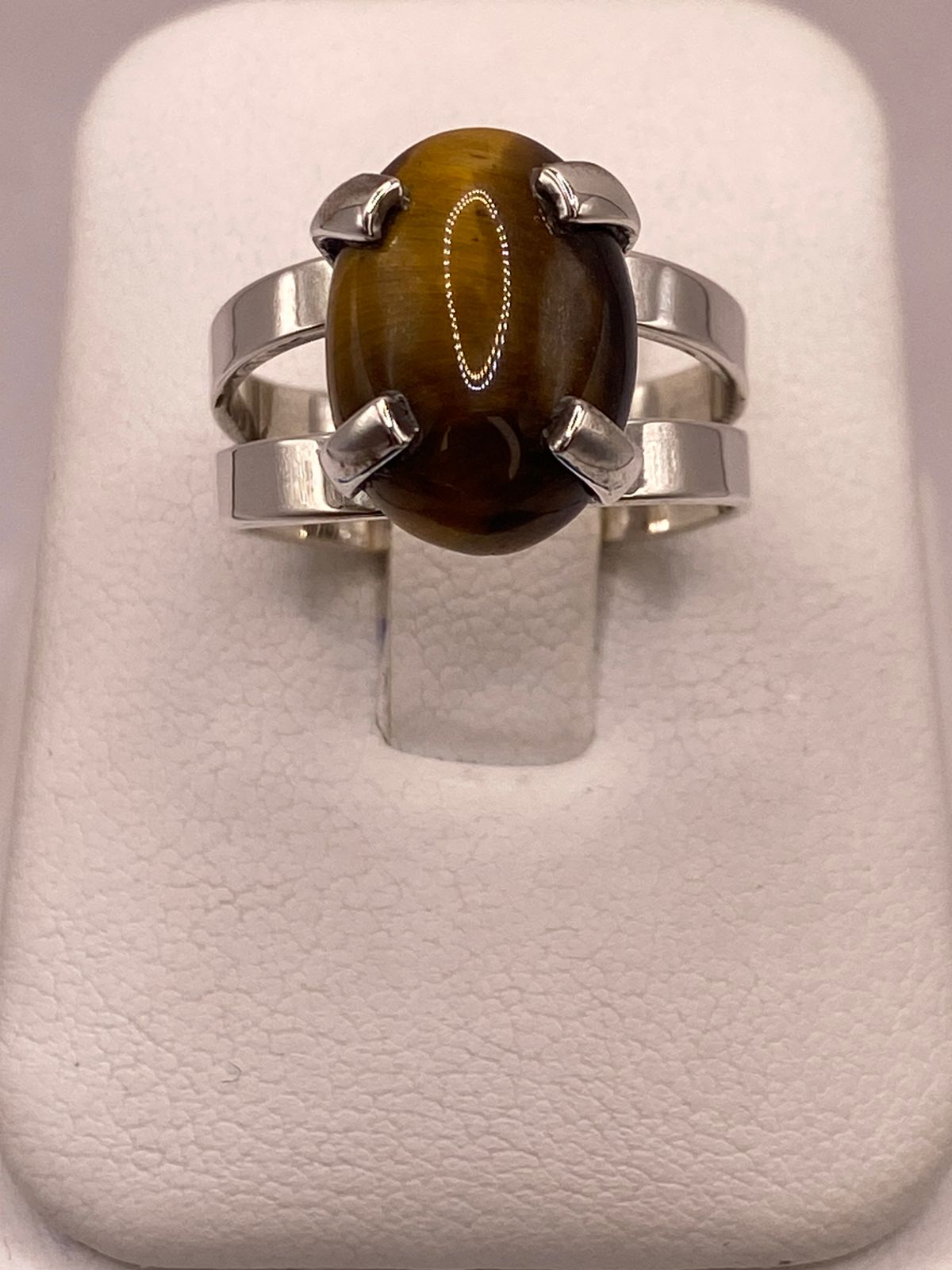 Anillo Artesanal de Plata Ley 925 con Ojo de Tigre Natural, vista superior