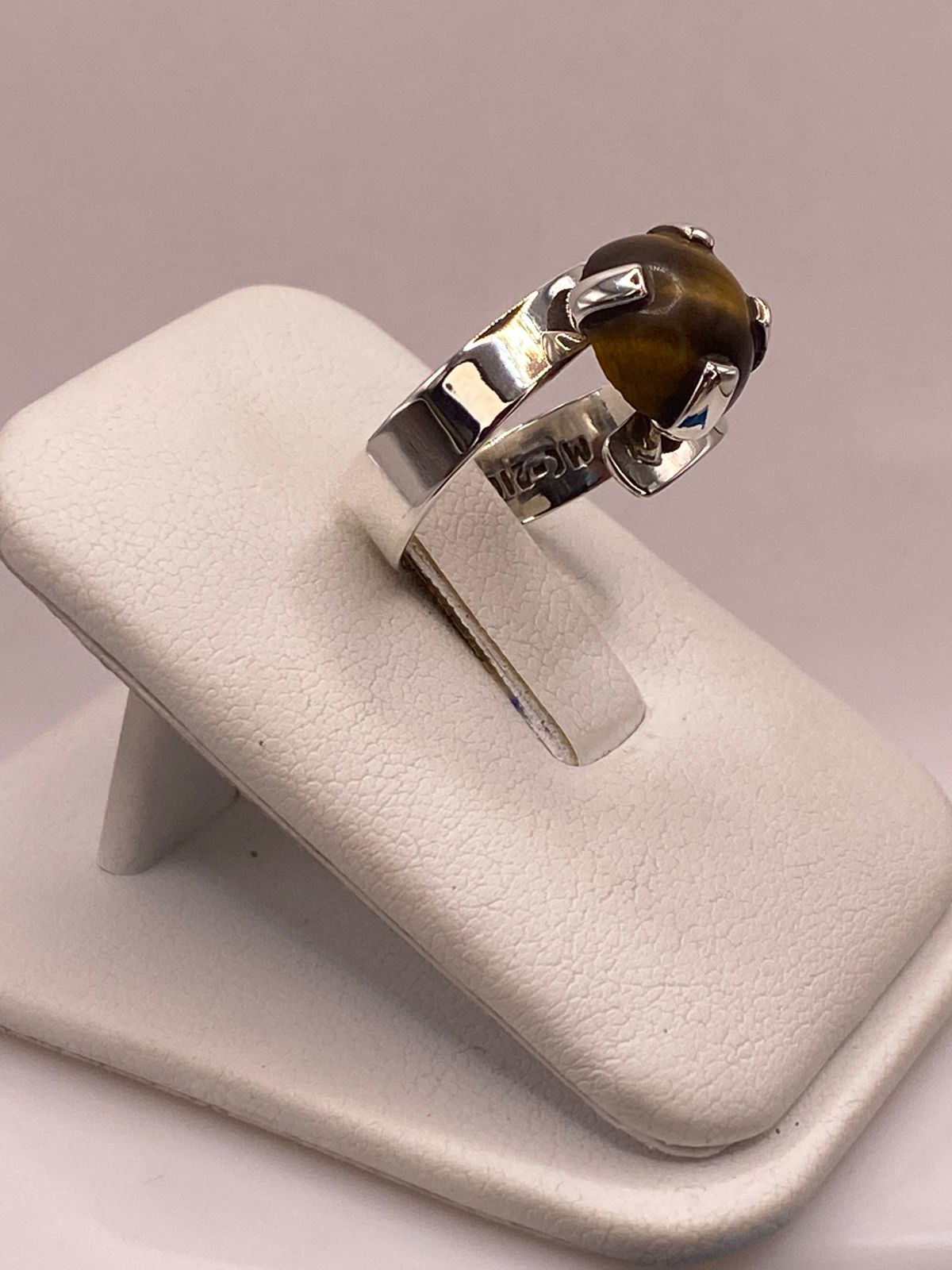Anillo Artesanal de Plata Ley 925 con Ojo de Tigre Natural, vista frontal