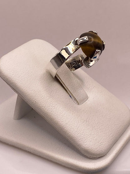 Anillo Artesanal de Plata Ley 925 con Ojo de Tigre Natural, vista frontal