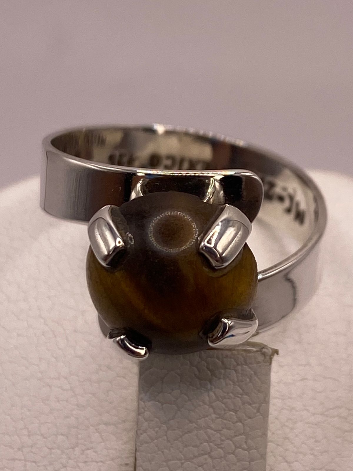 Anillo Artesanal de Plata Ley 925 con Ojo de Tigre Natural, sello de autenticidad Plata Ley .925