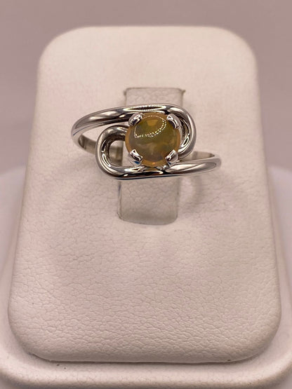 Anillo Artesanal de Plata Ley 925 con Ópalo Amarillo Natural, vista superior
