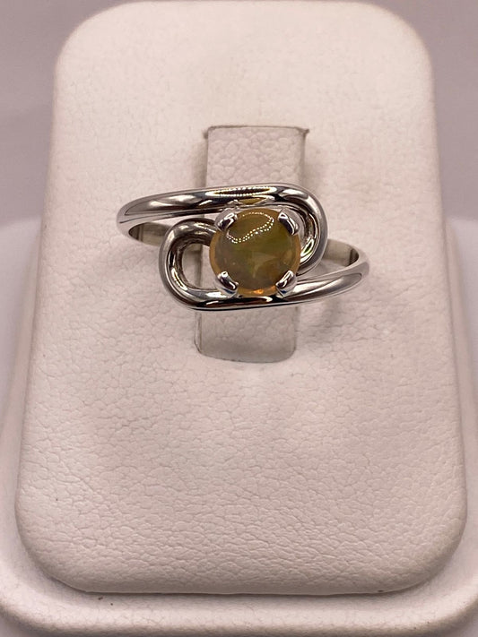 Anillo Artesanal de Plata Ley 925 con Ópalo Amarillo Natural — detalle de acabado