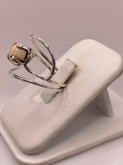 Anillo Artesanal de Plata Ley 925 con Ópalo Claro Natural, vista frontal