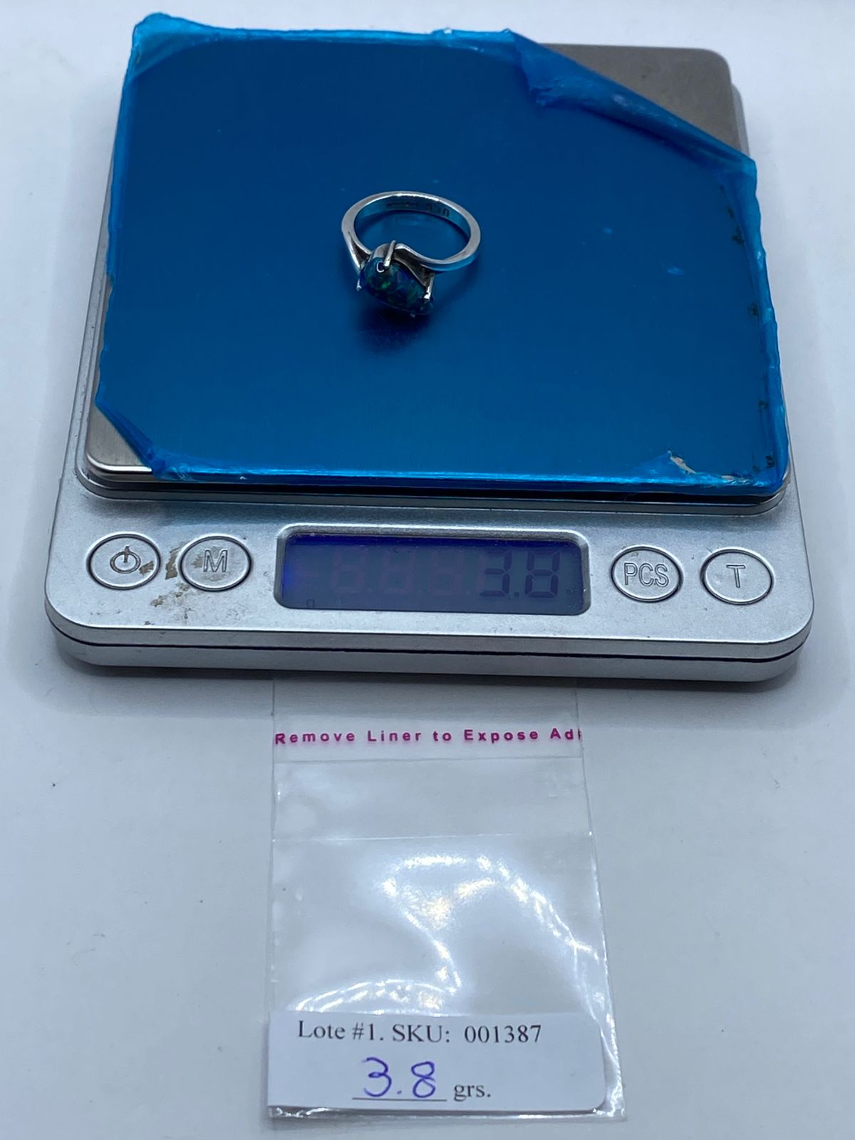 Anillo Artesanal de Plata Ley 925 con Ópalo de Fuego Azul, peso en gramos (báscula)