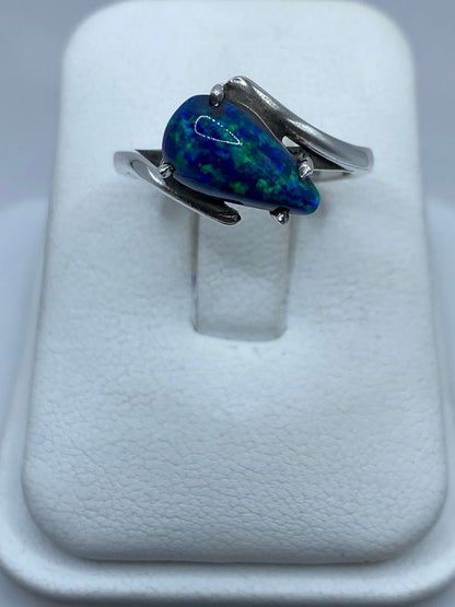 Anillo Artesanal de Plata Ley 925 con Ópalo de Fuego Azul, vista superior