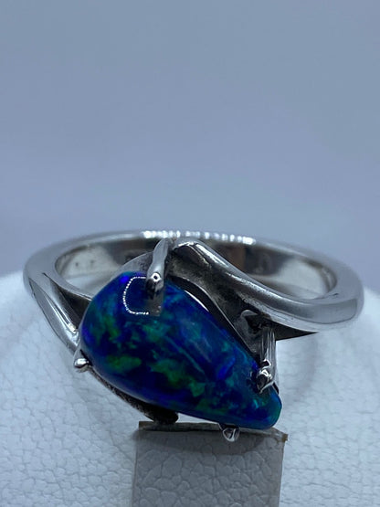 Anillo Artesanal de Plata Ley 925 con Ópalo de Fuego Azul, sello de autenticidad Plata Ley .925