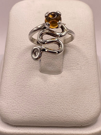 Anillo Artesanal de Plata Ley 925 con Piedra Ámbar, vista frontal