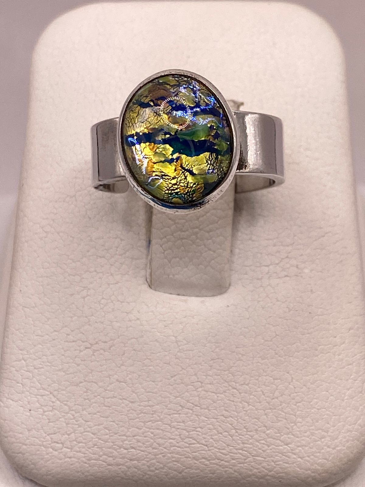 Anillo Artesanal de Plata Ley 925 con Resina Artística Multicolor, vista frontal