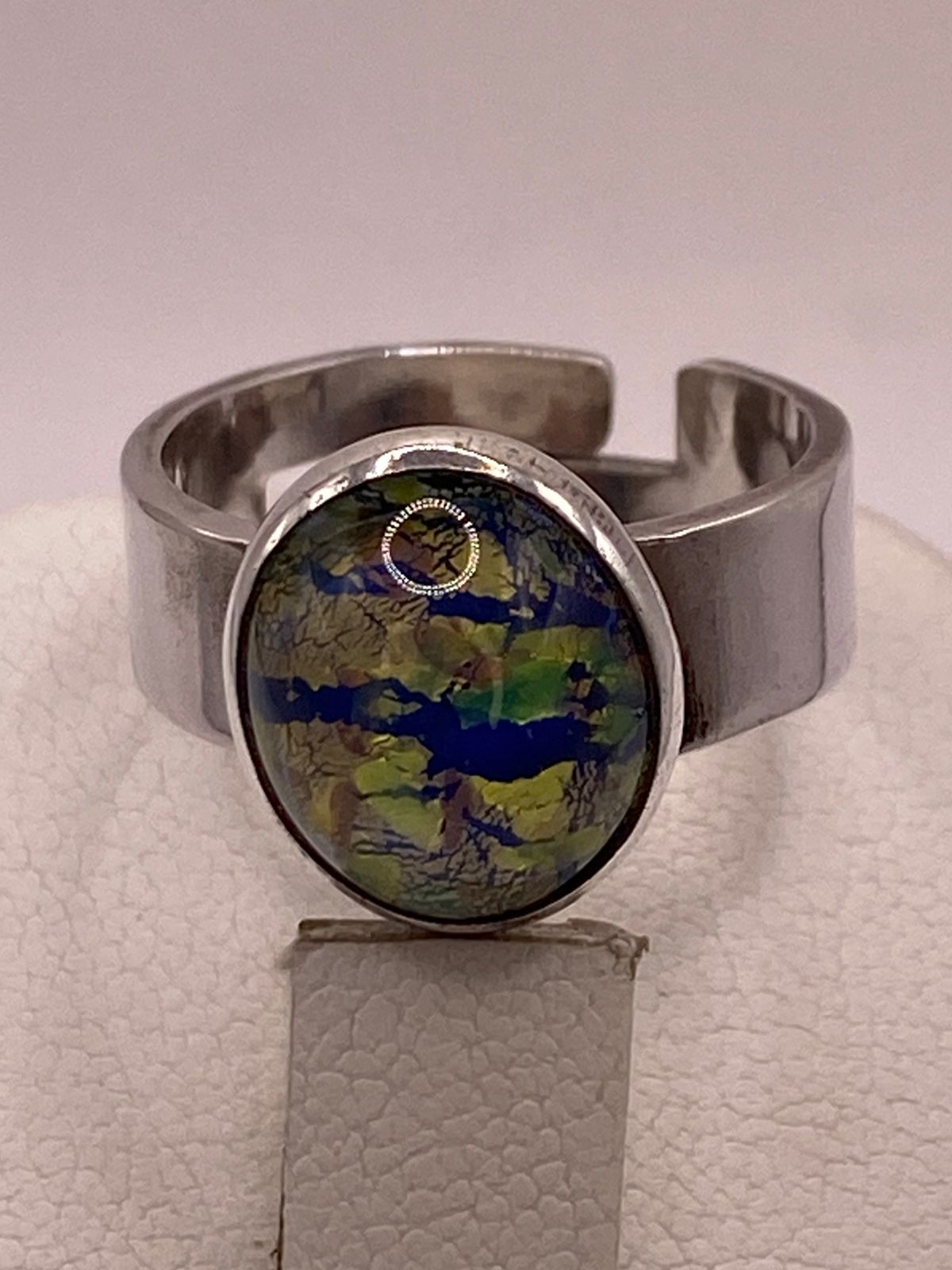 Anillo Artesanal de Plata Ley 925 con Resina Artística Multicolor, sello de autenticidad Plata Ley .925