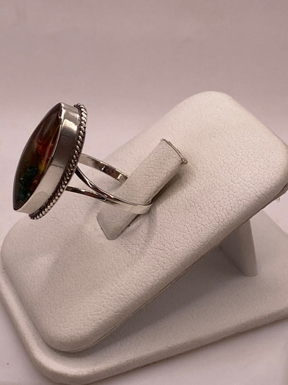 Anillo Artesanal de Plata Ley 925 con Resina y Naturaleza Muerta, vista lateral