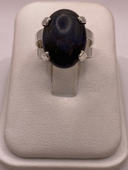 Anillo Artesanal de Plata Ley 925 con Sodalita Natural, vista frontal
