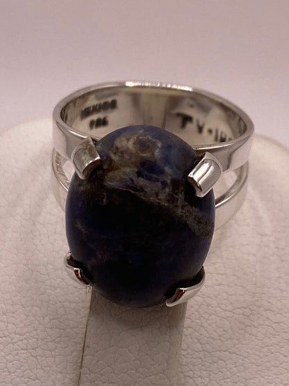 Anillo Artesanal de Plata Ley 925 con Sodalita Natural, sello de autenticidad Plata Ley .925