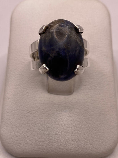 Anillo Artesanal de Plata Ley 925 con Sodalita Natural, vista frontal