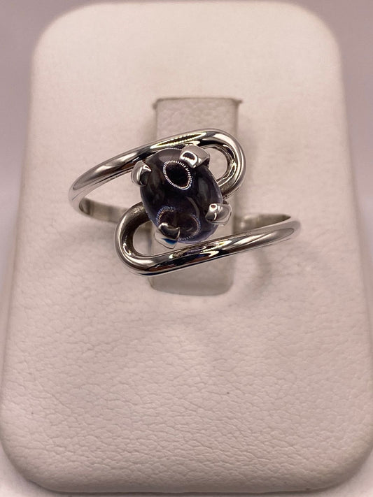 Anillo Artesanal de Plata Ley 925 con Tanzanita Cabochón — ángulo diagonal