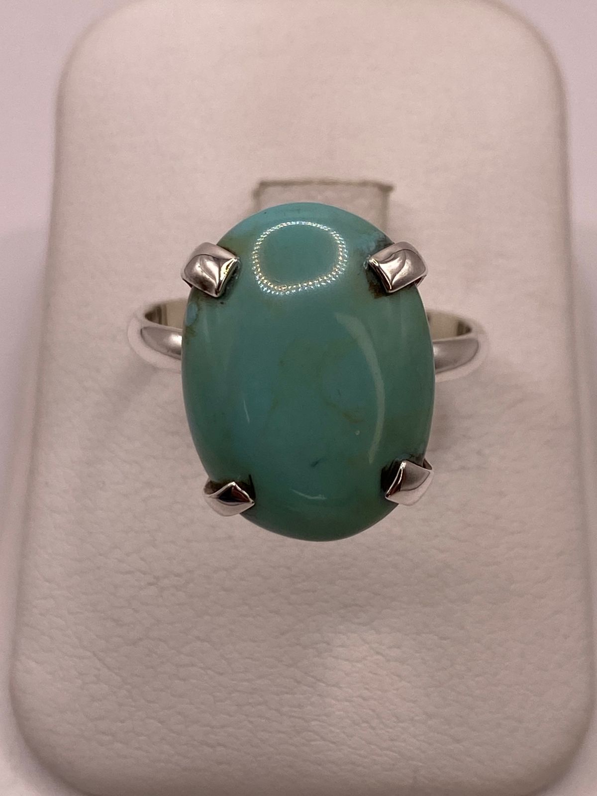 Anillo Artesanal de Plata Ley 925 con Turquesa Natural, vista lateral