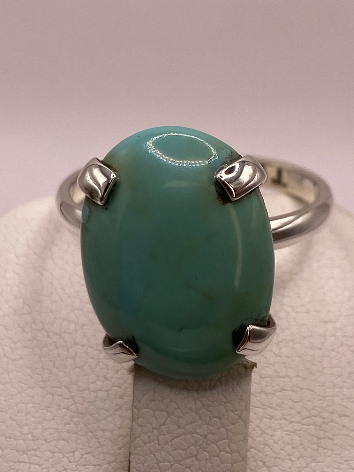 Anillo Artesanal de Plata Ley 925 con Turquesa Natural, vista de detalle
