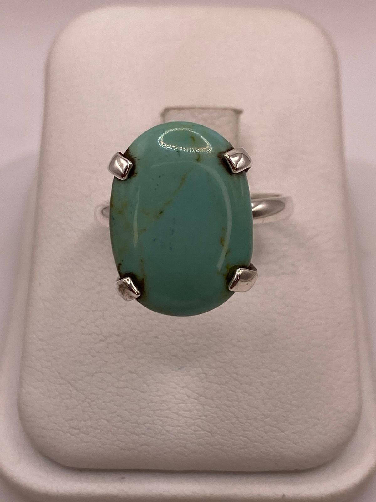 Anillo Artesanal de Plata Ley 925 con Turquesa Natural, vista de detalle