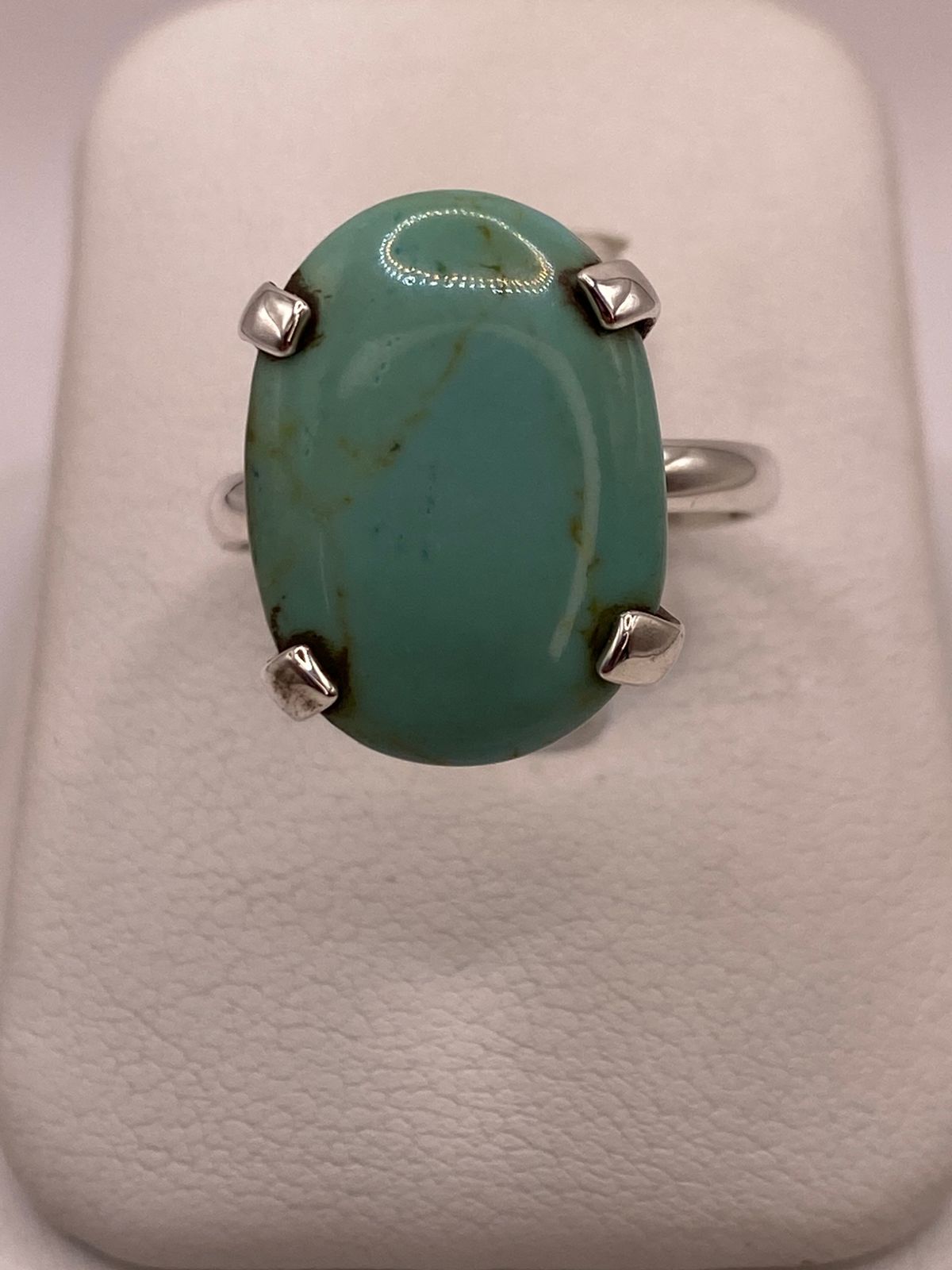 Anillo Artesanal de Plata Ley 925 con Turquesa Natural, vista frontal