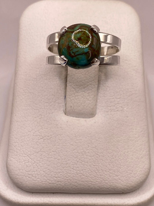 Anillo Artesanal de Plata Ley 925 con Turquesa Natural — ángulo diagonal