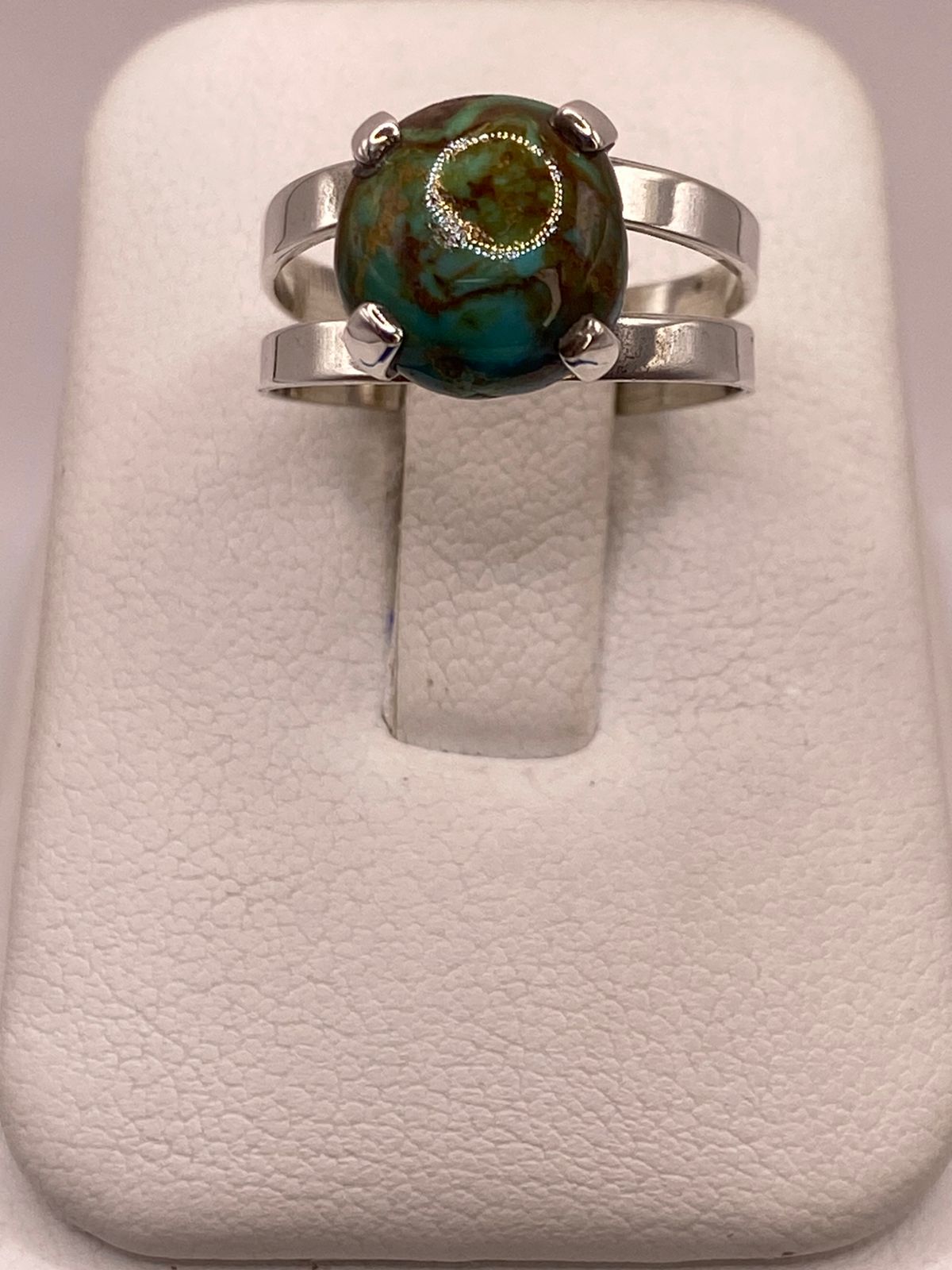 Anillo Artesanal de Plata Ley 925 con Turquesa Natural, vista frontal