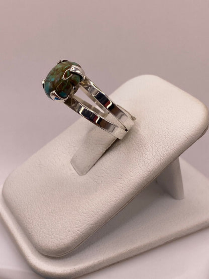 Anillo Artesanal de Plata Ley 925 con Turquesa Natural, vista lateral