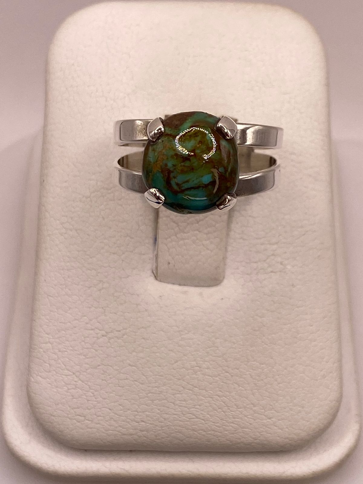 Anillo Artesanal de Plata Ley 925 con Turquesa Natural, vista de detalle