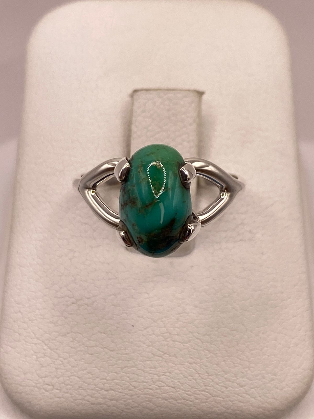 Anillo Artesanal de Plata Ley 925 con Turquesa Natural, vista de detalle